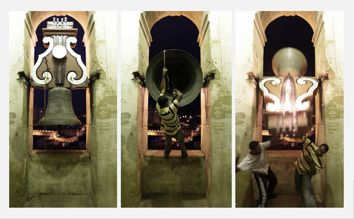 巴勃罗·罗巴托, 《被翻覆的青铜钟》 截屏