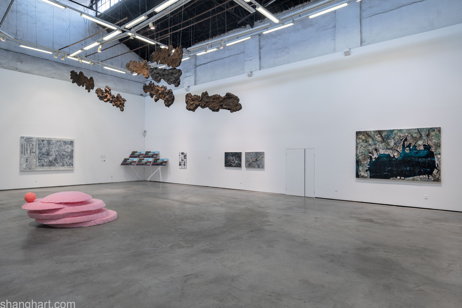 Front: Wang Weijue | Middle(Wall): Peng Tao | Above: Xu Ye