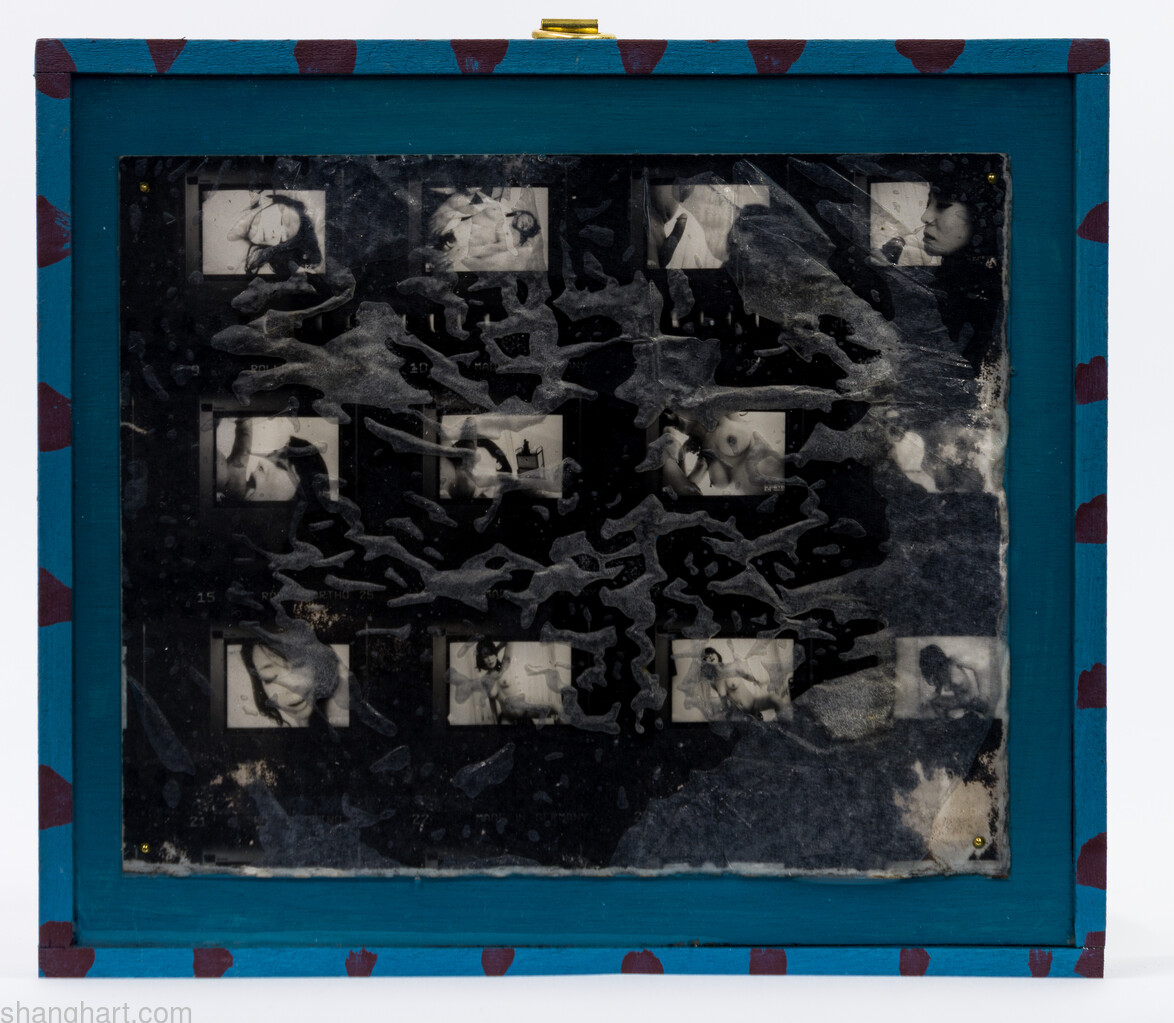 15.7x18.3x2.3cm
