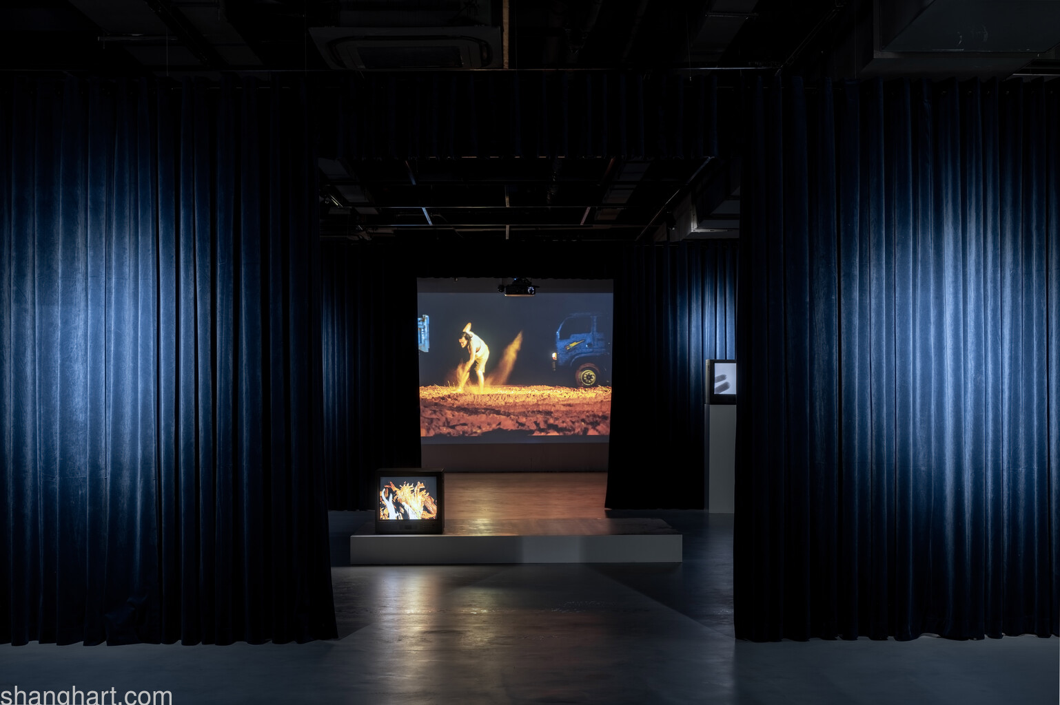 Chen Xiaoyun_ Bi_ Installation view, image courtesy OCAT Shanghai