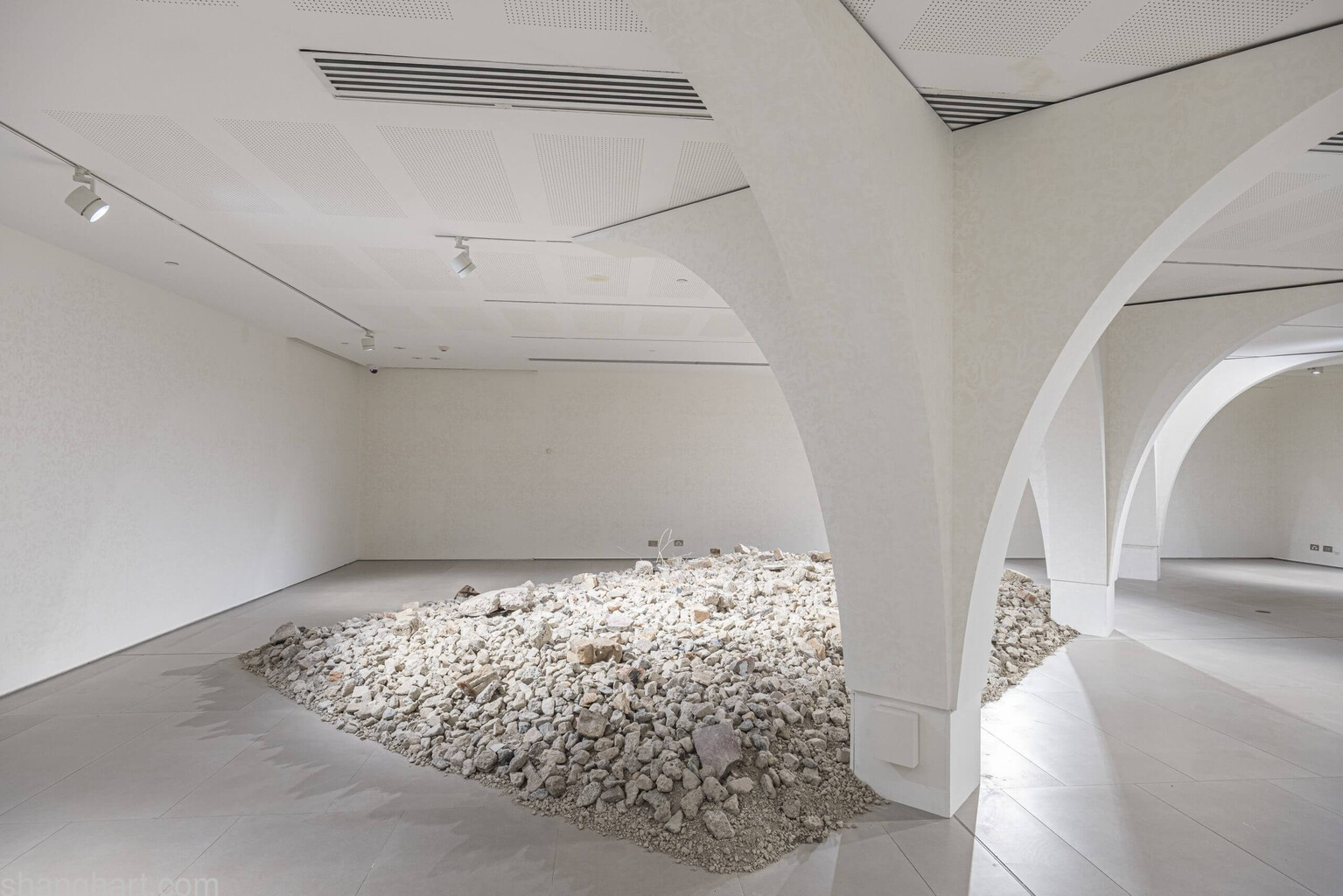 XU ZHEN®(MadeIn): Calm