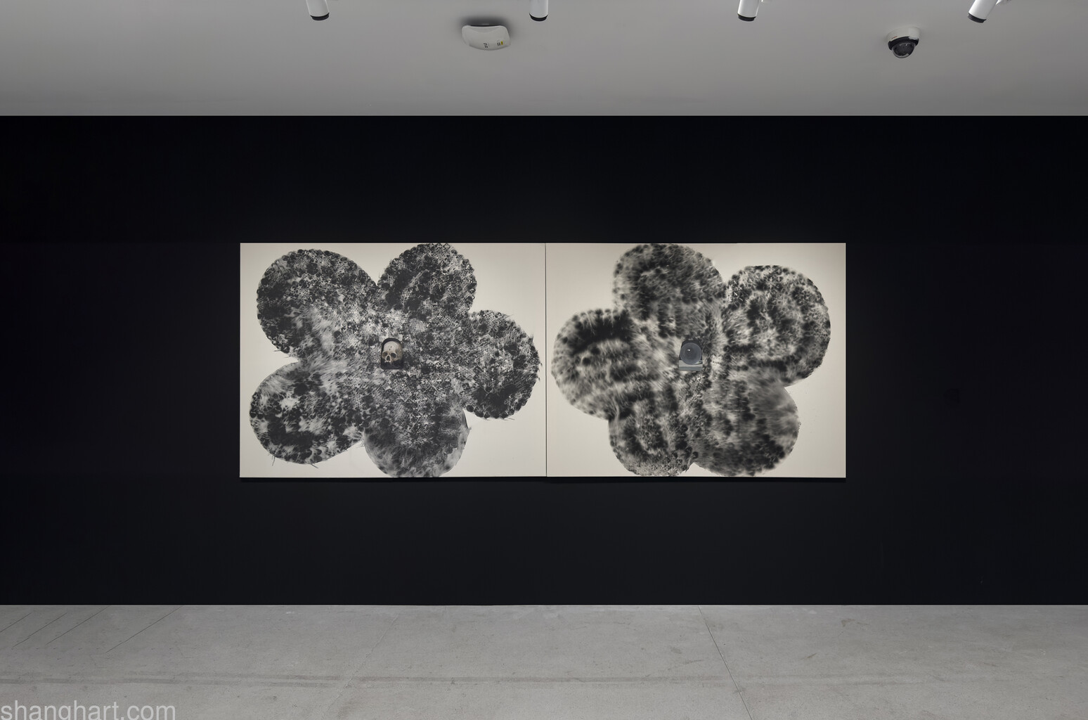 Han Mengyun, Death and  Folly, 2023, oil and ink on canvas, 140cmx180cmx2 pieces