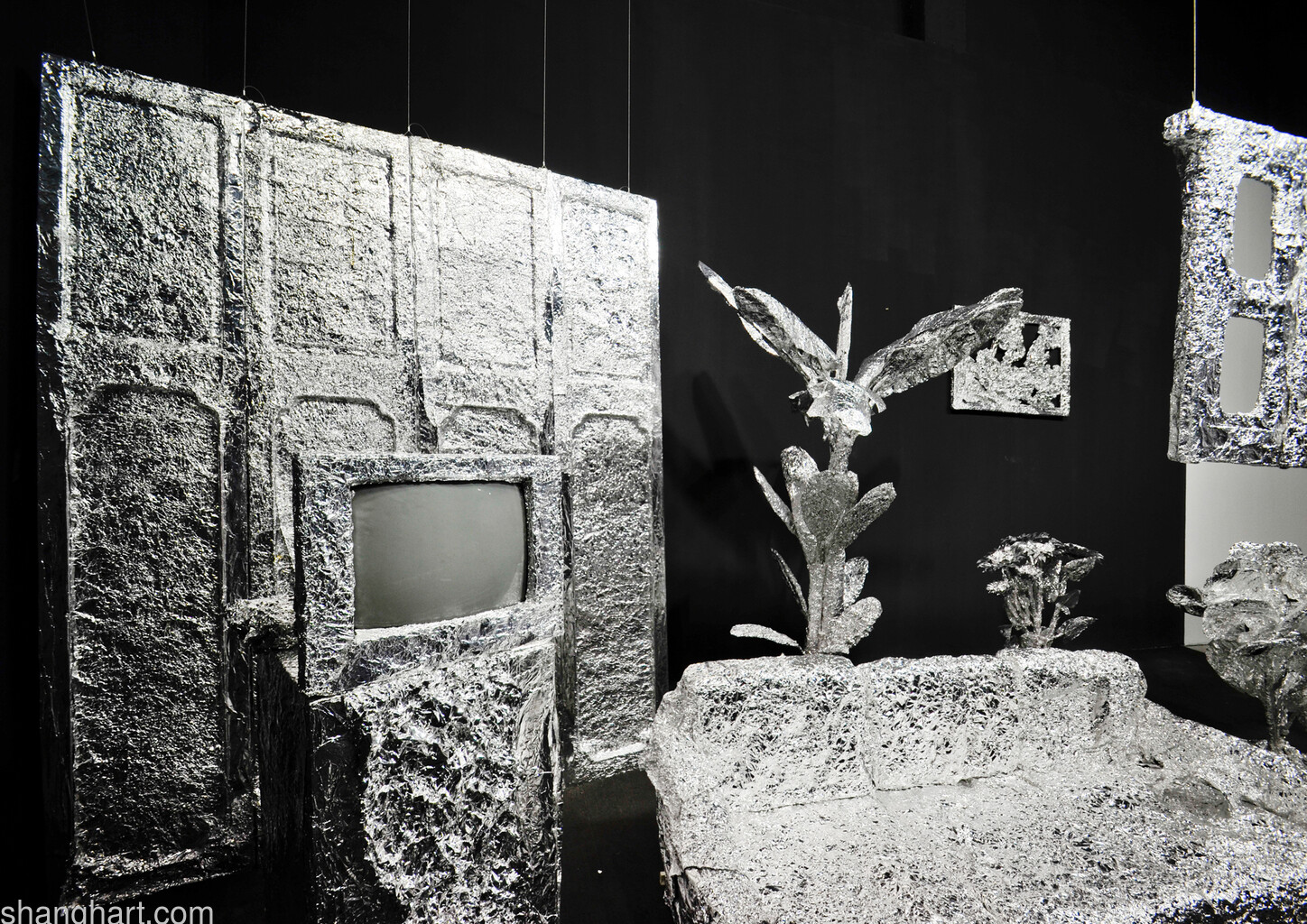 Detail view of Geng Jianyi's work