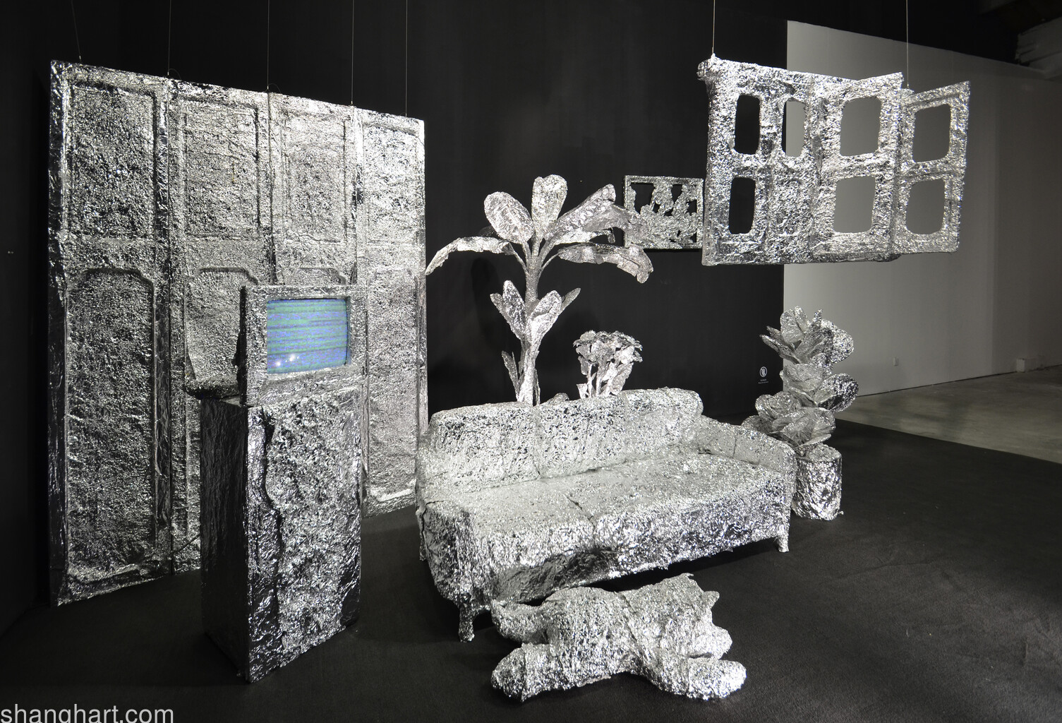External view of Geng Jianyi's work
