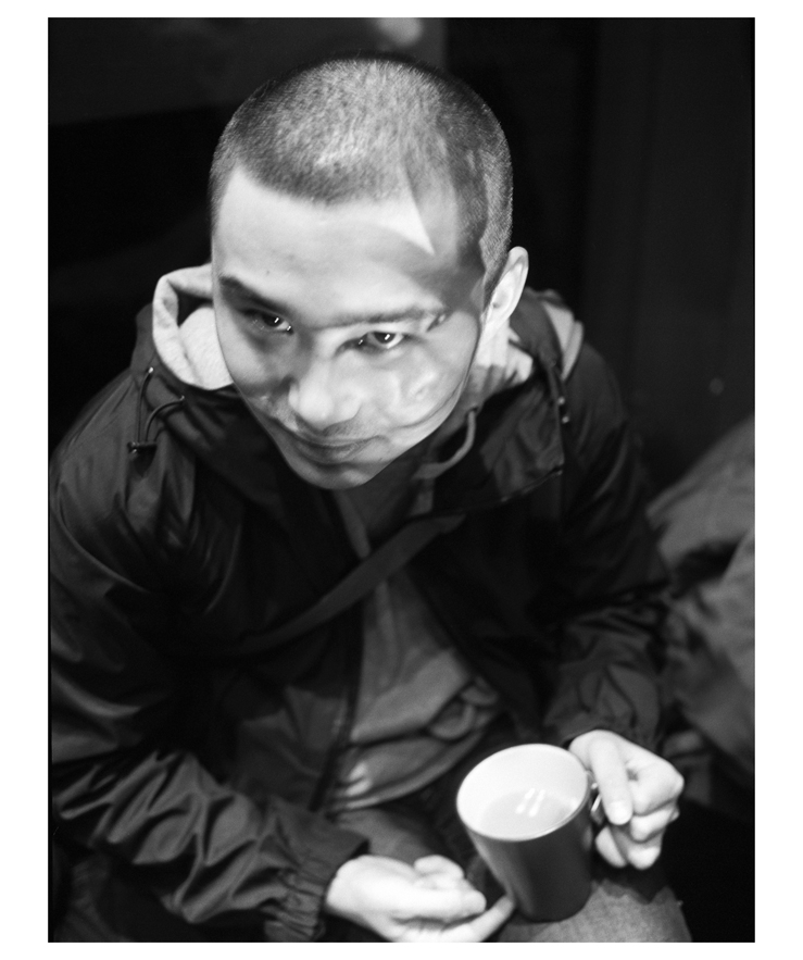 ST120BW09078_0012