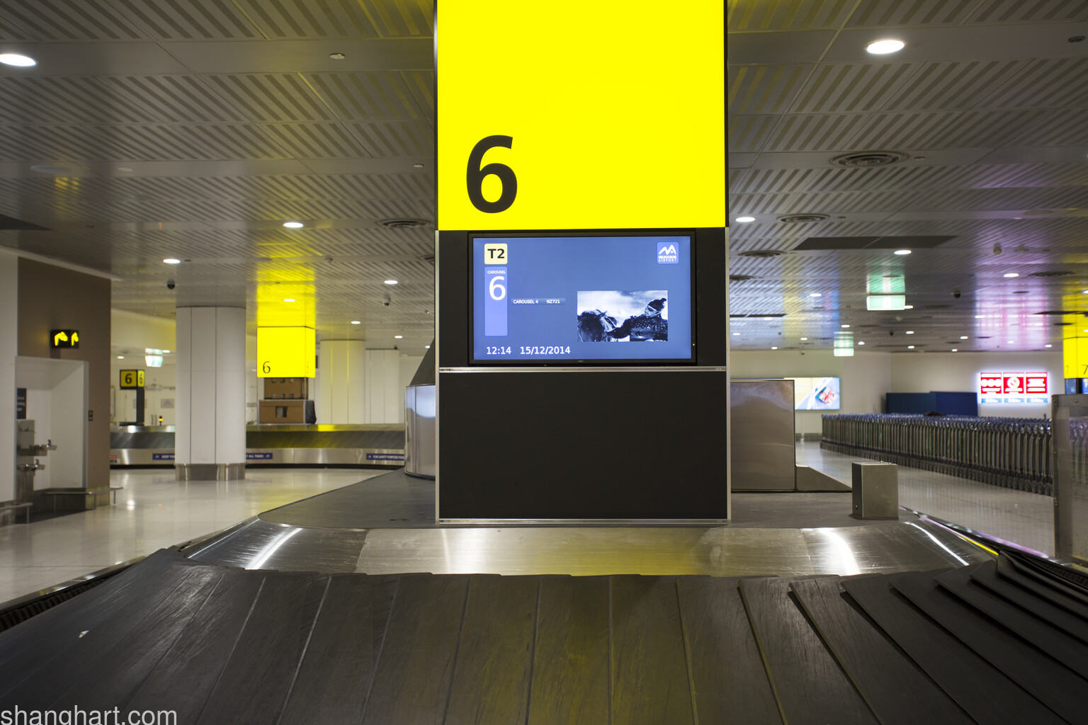 Melbourne Airport CUC Yang Fudong screens_Credit Mark Gambino