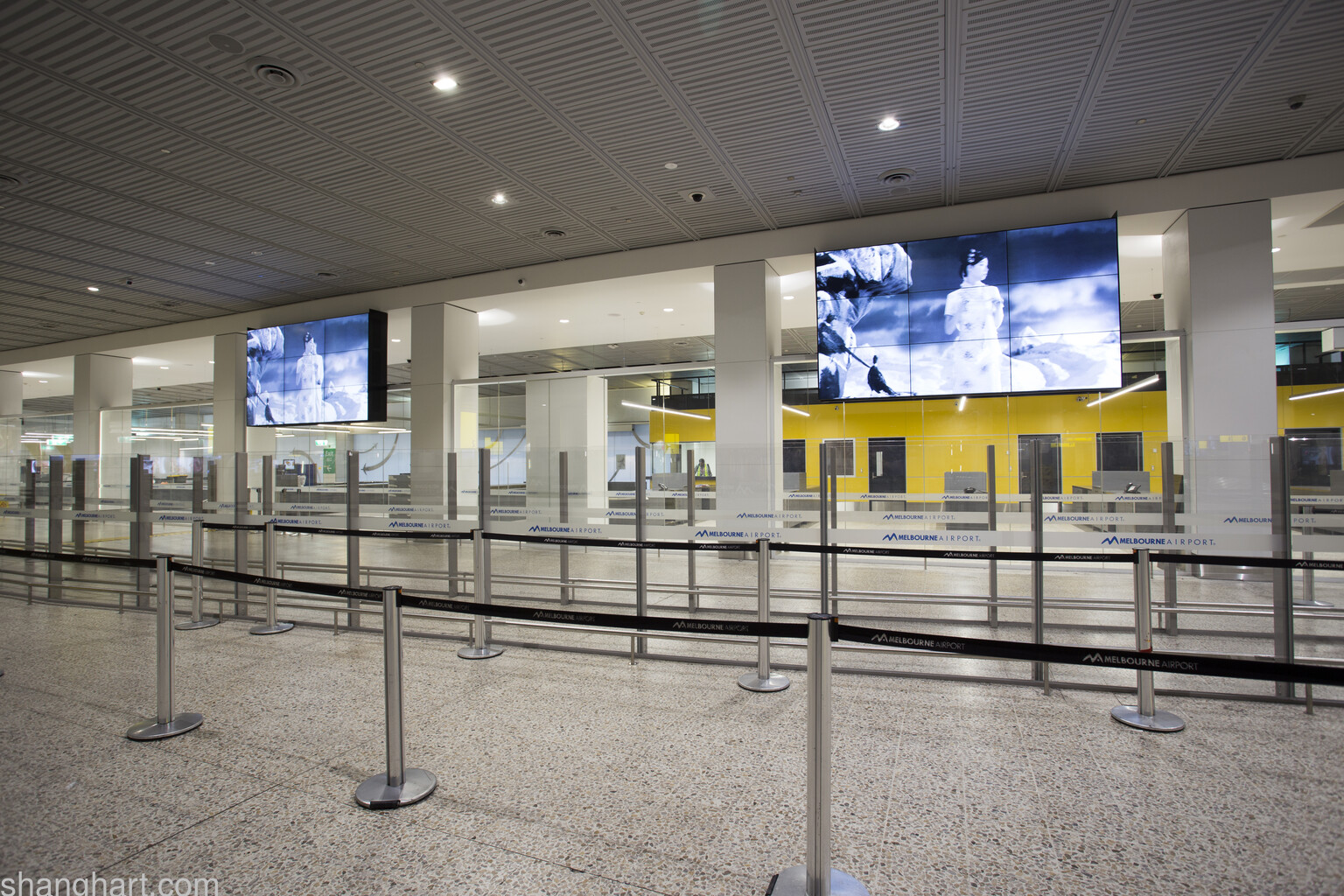 ACMI_杨福东电影中的风景 展览宣传-墨尔本国际机场_拍摄者 Mark Gambino