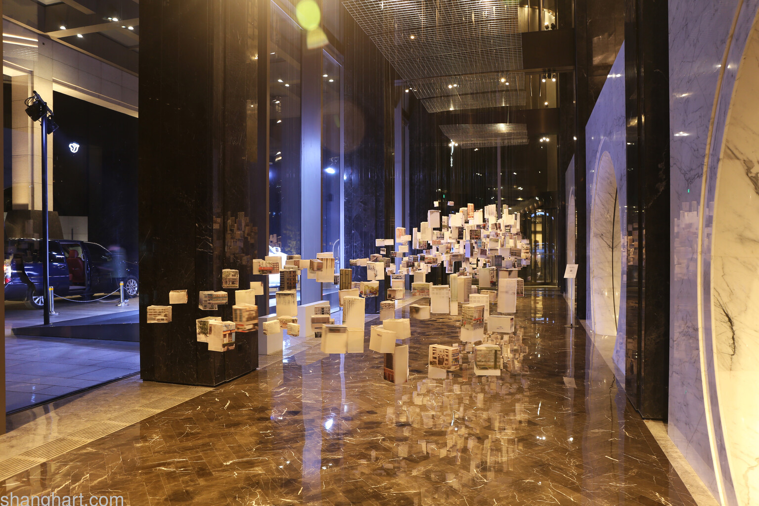 Installation view（night）