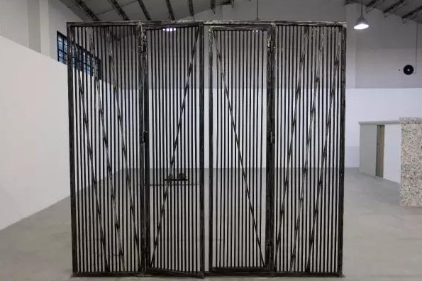 Gate (W), installation view